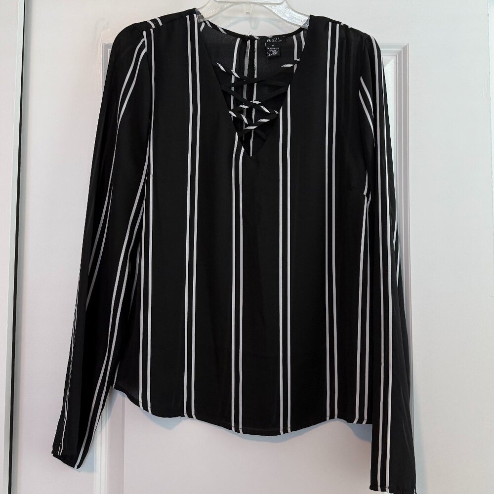 Black and White Striped Long Sleeve V-Neck Cross Blouse Medium Rue21 Excellent